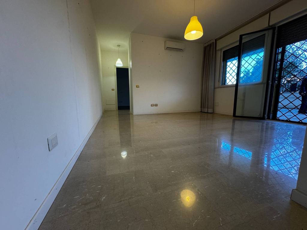 appartamento in vendita a Roma in zona Mezzocammino