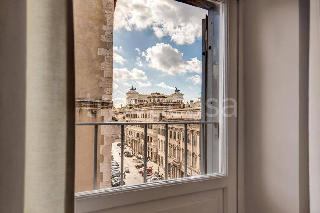 appartamento in vendita a Roma in zona Trevi-Colonna
