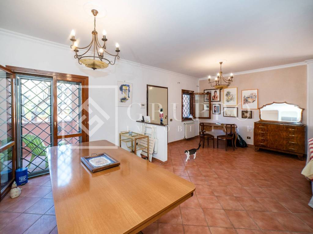 pentavano in vendita a Roma in zona Infernetto