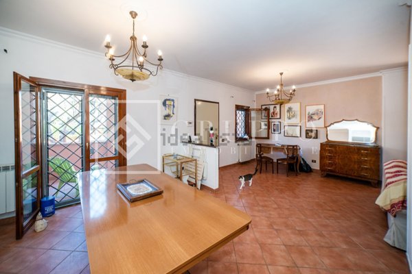 pentavano in vendita a Roma in zona Infernetto