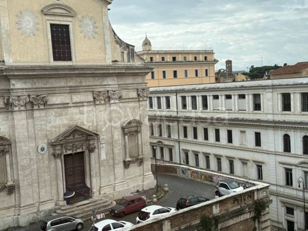 appartamento in vendita a Roma in zona Rione Monti/Campitelli