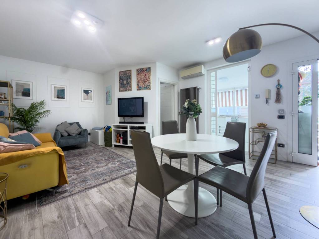 appartamento in vendita a Roma in zona Mostacciano