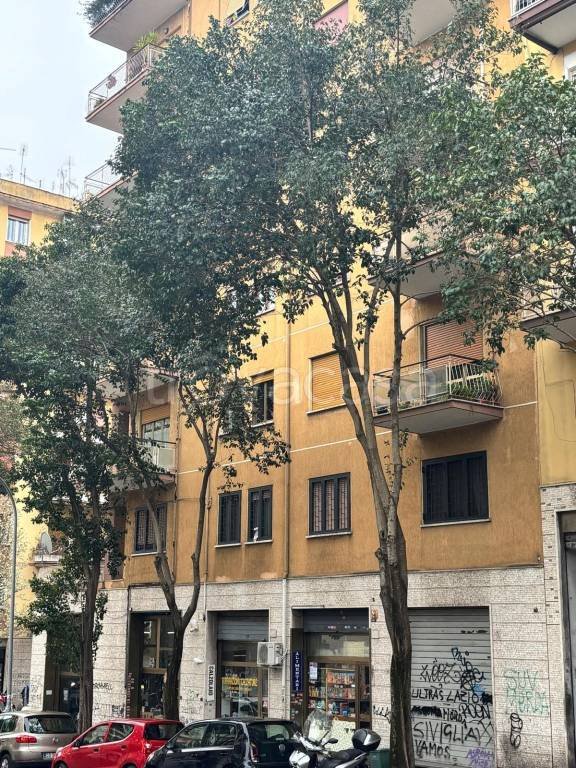 negozio in vendita a Roma in zona Prenestino-Labicano