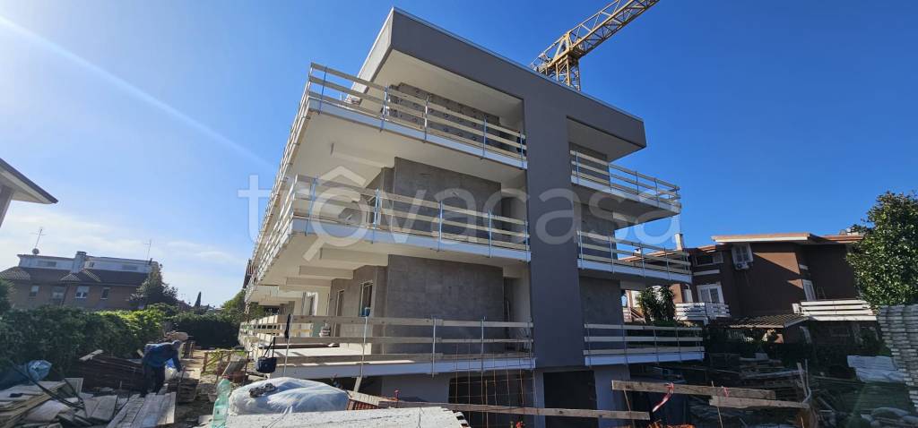appartamento in vendita a Roma in zona Axa