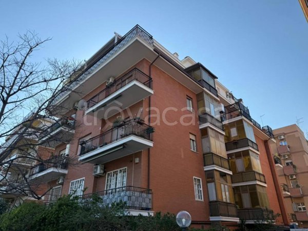 appartamento in vendita a Roma in zona Ostia