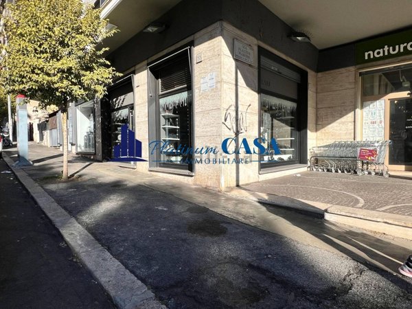 locale commerciale in vendita a Roma