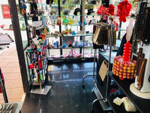 negozio in vendita a Roma in zona Ostiense