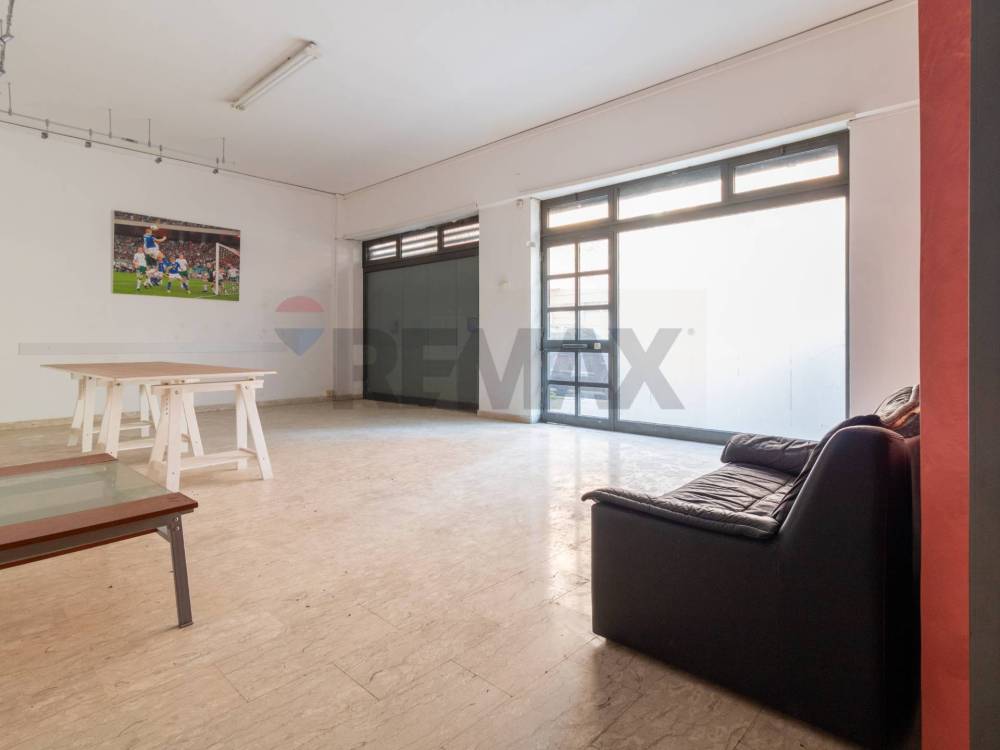 locale commerciale in vendita a Roma in zona Ostia