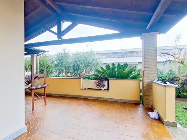 casa indipendente in vendita a Roma in zona Ostia Antica