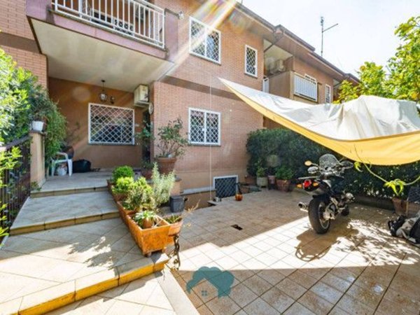 casa indipendente in vendita a Roma in zona Casal Morena