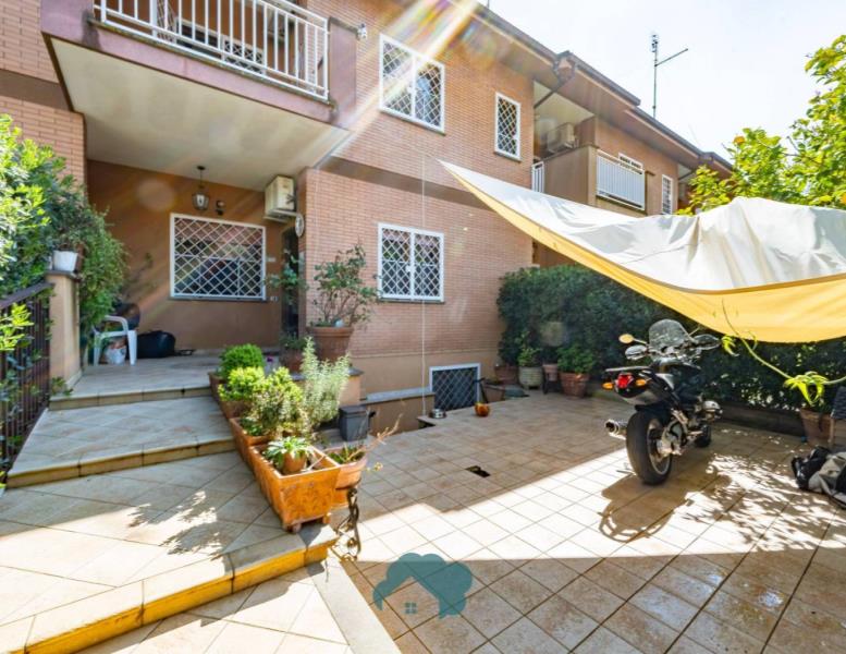 casa indipendente in vendita a Roma in zona Casal Morena