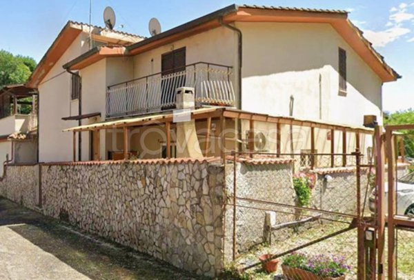 appartamento in vendita a Roma in zona Valle Santa