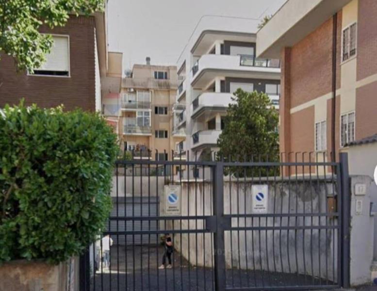 negozio in vendita a Roma in zona Torrevecchia
