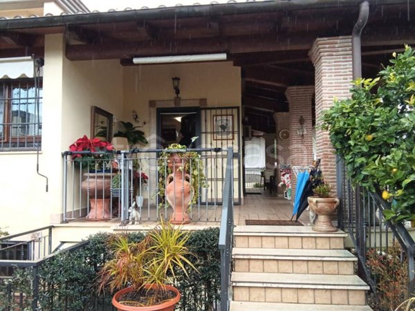 casa indipendente in vendita a Roma in zona Infernetto