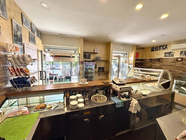 negozio in vendita a Roma in zona Ardeatino