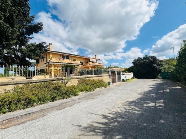 appartamento in vendita a Roma in zona Castel di Leva