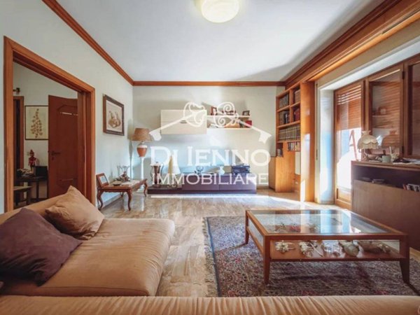 appartamento in vendita a Roma in zona Tomba di Nerone