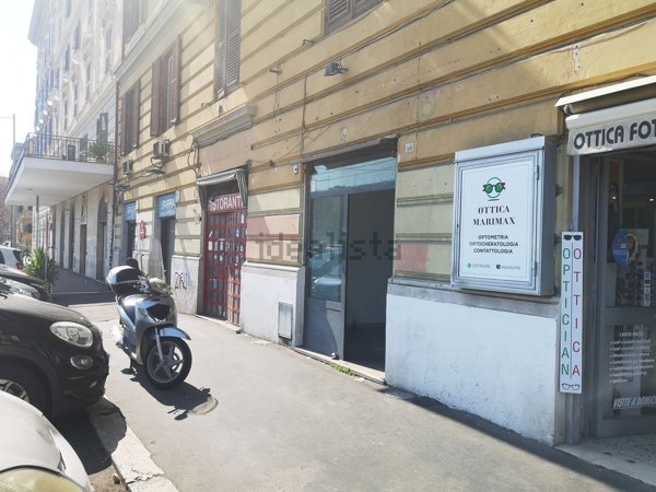 locale commerciale in vendita a Roma in zona Castro Pretorio