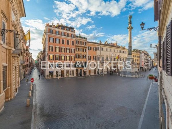 appartamento in vendita a Roma in zona Trevi-Colonna