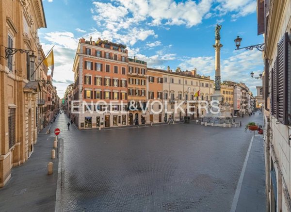 appartamento in vendita a Roma in zona Trevi-Colonna