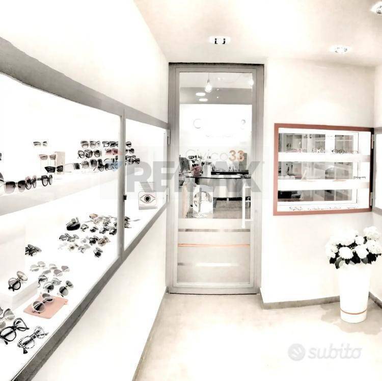 negozio in vendita a Roma in zona Appio Latino