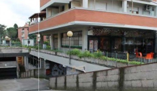 locale commerciale in vendita a Roma