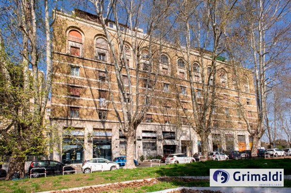 appartamento in vendita a Roma in zona Ostiense