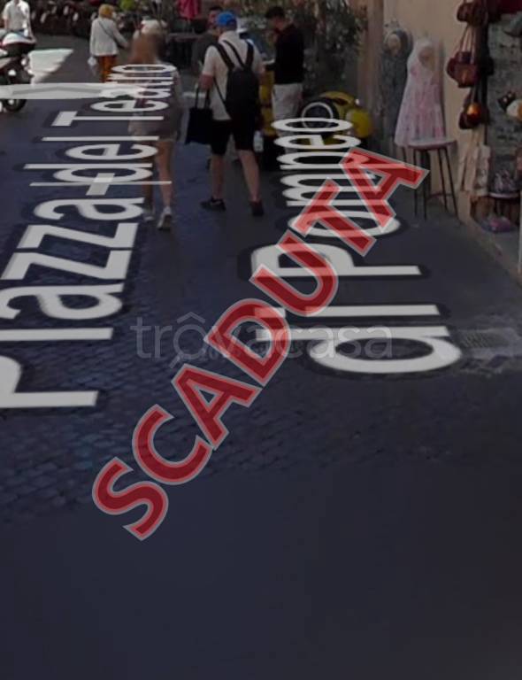 appartamento in vendita a Roma in zona Parione/Sant'Eustachio