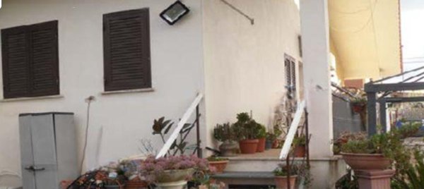 casa indipendente in vendita a Roma in zona Finocchio