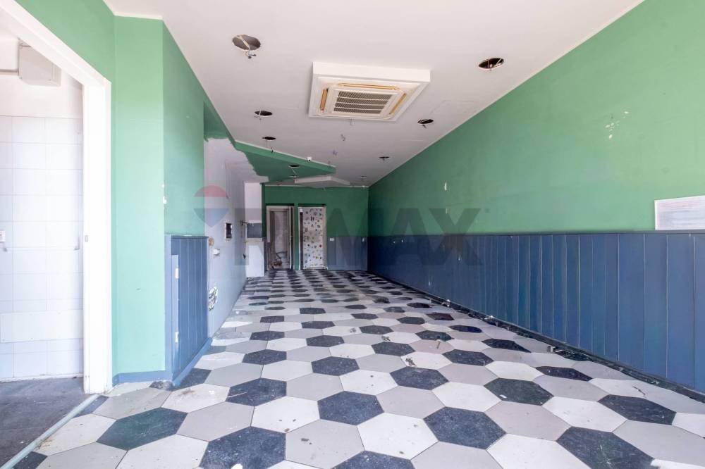 locale commerciale in vendita a Roma in zona Labaro