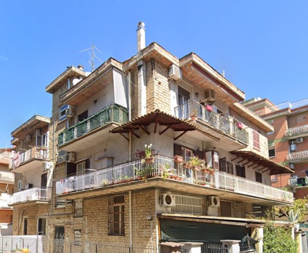 appartamento in vendita a Roma in zona Torre Angela