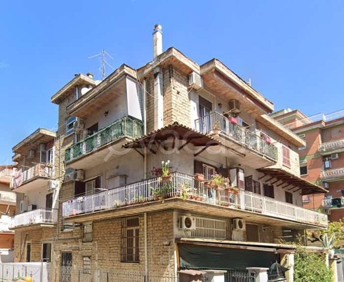appartamento in vendita a Roma in zona Torre Angela