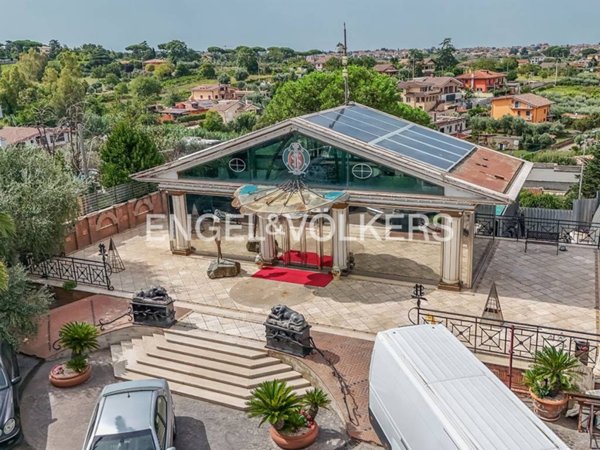 negozio in vendita a Roma in zona Osteria del Curato