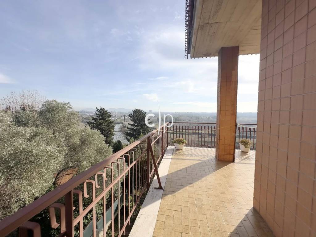 appartamento in vendita a Roma in zona Colle del Sole