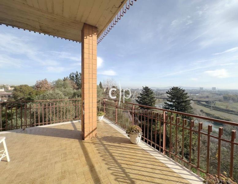 appartamento in vendita a Roma in zona Colle del Sole