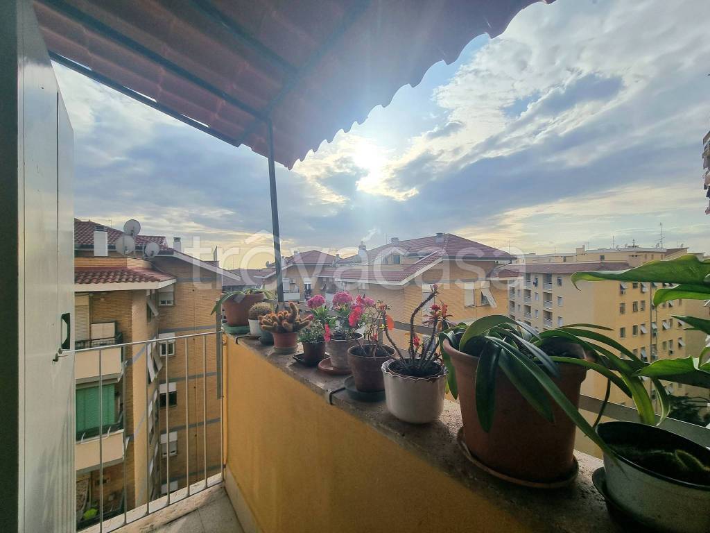 appartamento in vendita a Roma in zona Don Bosco