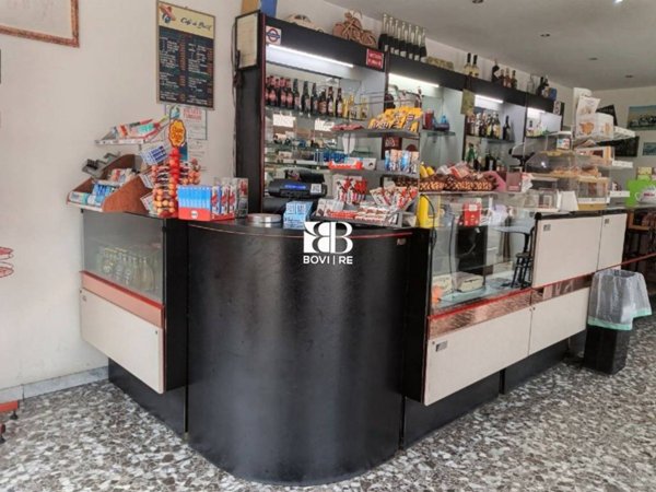 negozio in vendita a Roma in zona Appio Latino