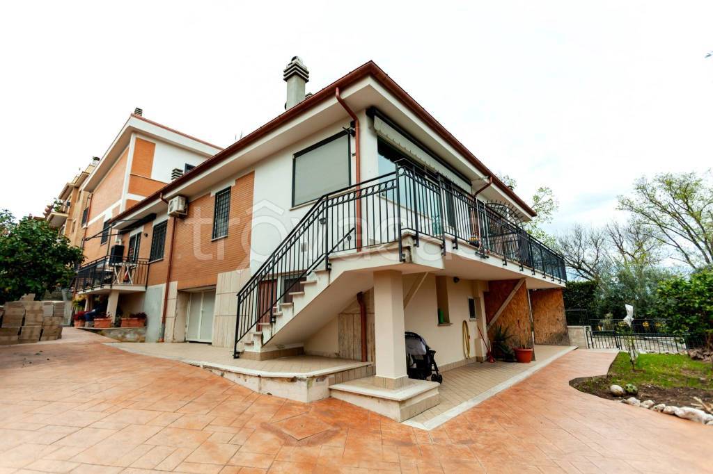 appartamento in vendita a Roma in zona Vitinia