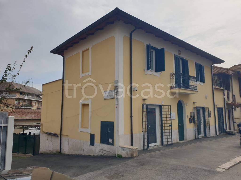 negozio in vendita a Roma in zona Monte Sacro/Talenti
