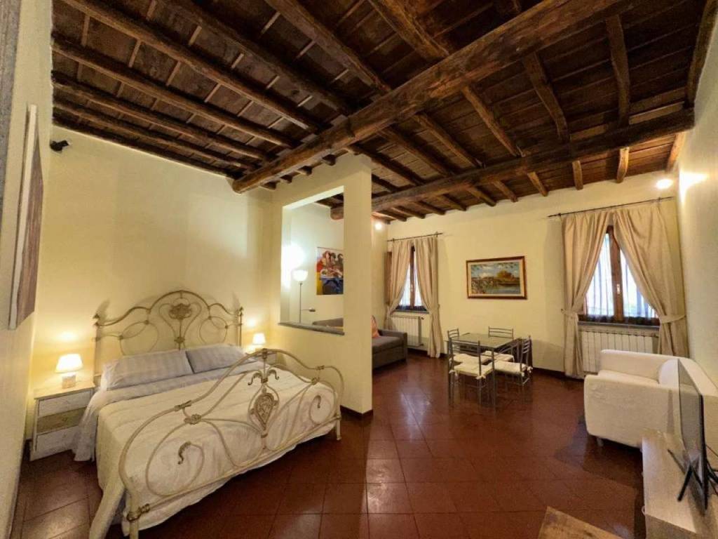 negozio in vendita a Roma in zona Parione/Sant'Eustachio