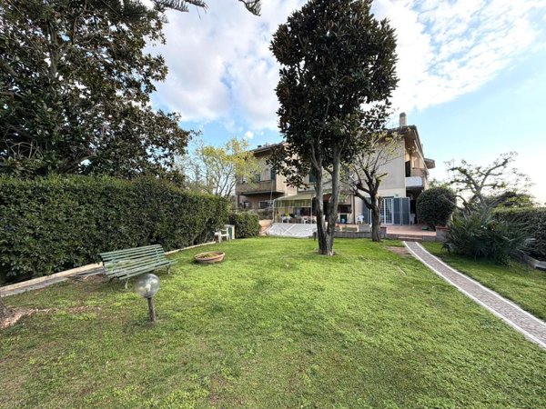 casa indipendente in vendita a Roma in zona Axa
