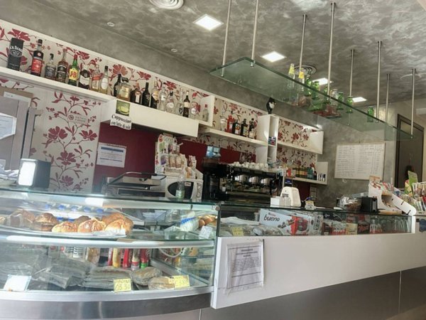 negozio in vendita a Roma in zona Cinecittà