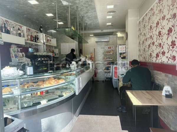 negozio in vendita a Roma in zona Cinecittà