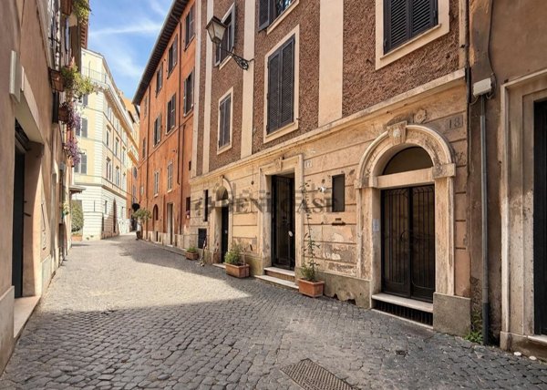 locale commerciale in vendita a Roma in zona Campo Marzio