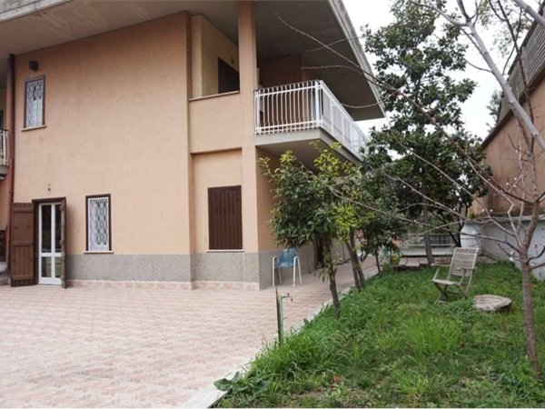 casa indipendente in vendita a Roma