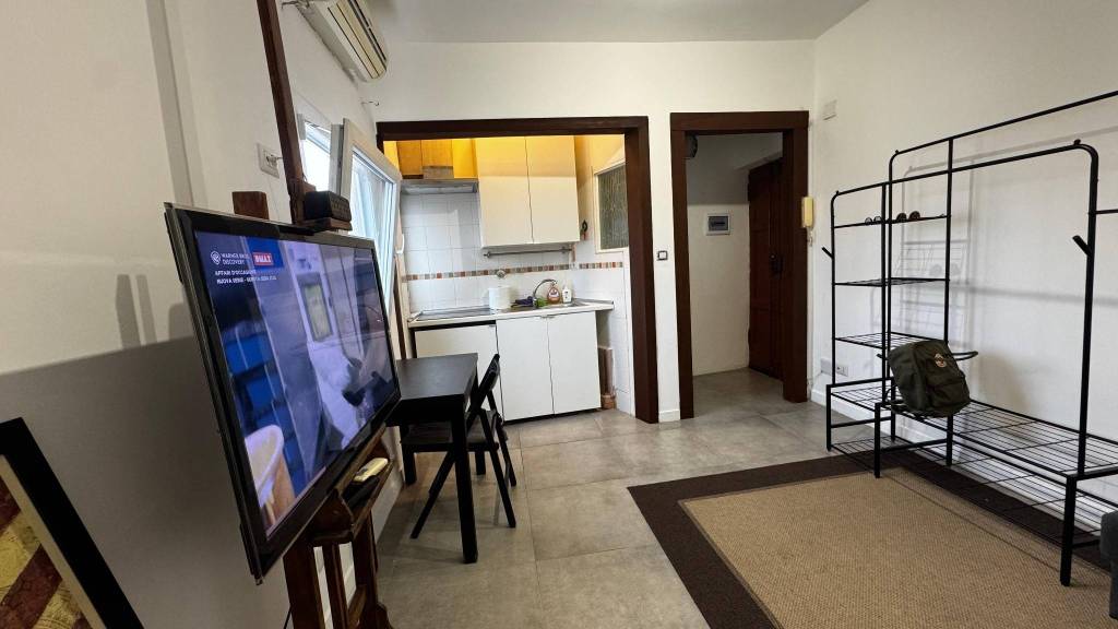 appartamento in vendita a Roma in zona Appio Latino