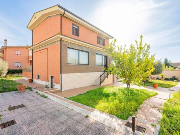 villa in vendita a Roma in zona Massimina/Casal Lumbroso