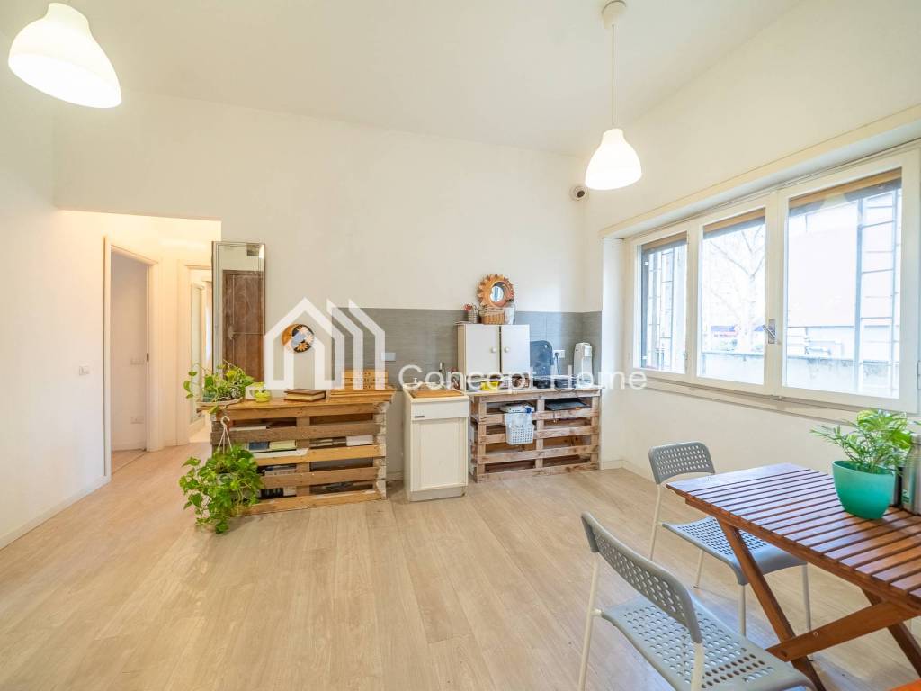 appartamento in vendita a Roma in zona Ostiense