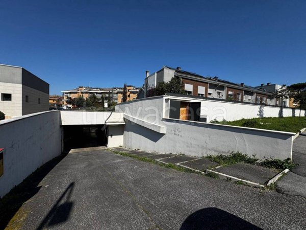 locale di sgombero in vendita a Roma in zona Colle del Sole