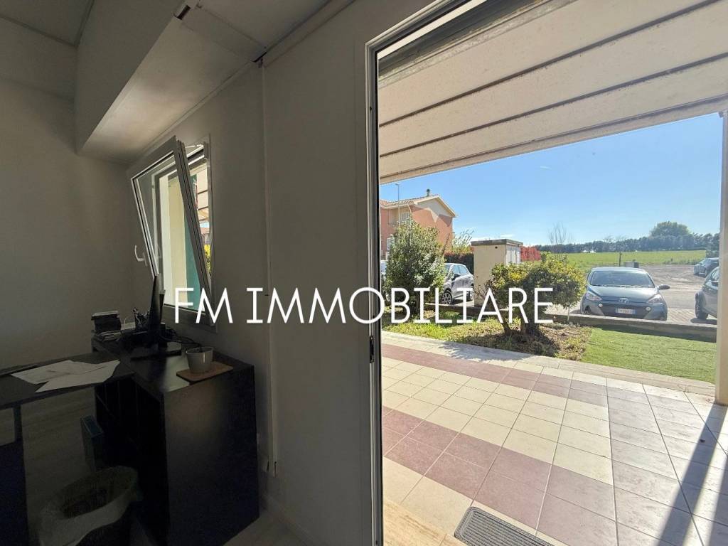 negozio in vendita a Roma in zona Olgiata